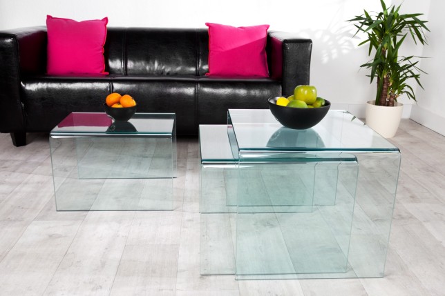 Ensemble de 3 tables basses en verre trempé coloris transparent