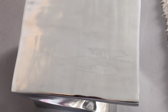 Tabouret design en aluminium argenté 45cm