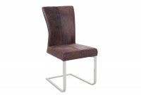 Deux chaises marron avec piètement en métal chromé