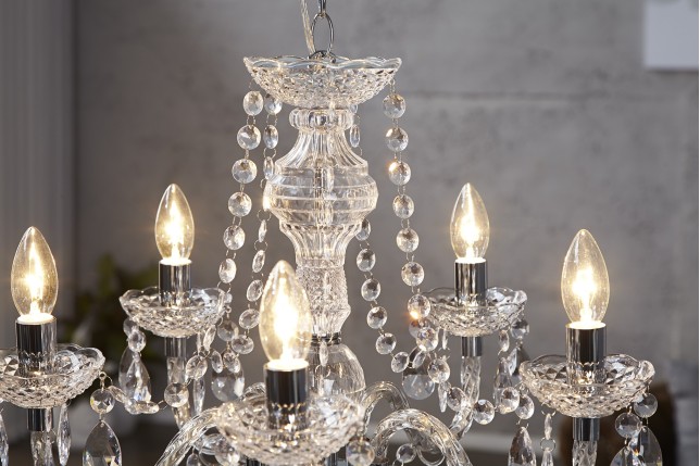 Lustre transparent suspendue  avec 5 bougies