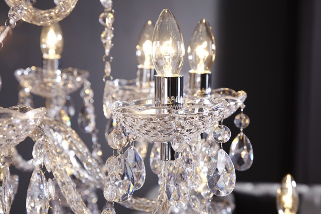 Lustre suspendu classique à 30 bougies coloris transparent