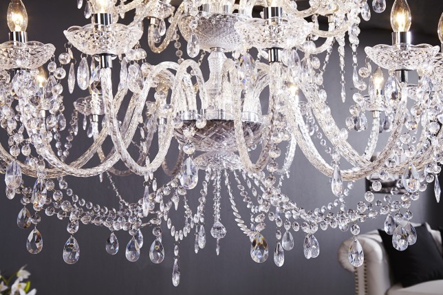 Lustre suspendu classique à 30 bougies coloris transparent