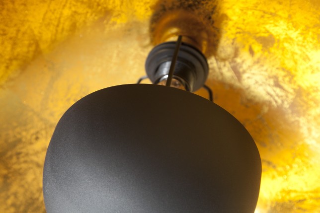 Lampe suspendue hémisphère coloris noir et d'or