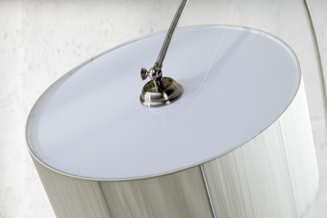 Lampadaire extensible design arc coloris blanc