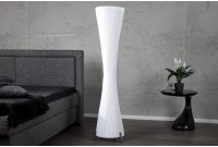 Lampadaire ovale de 180cm en latex plissé blanc