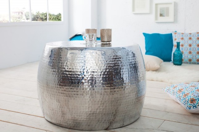 Table basse design en aluminium coloris argent