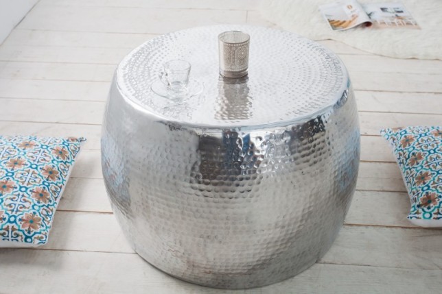 Table basse design en aluminium coloris argent