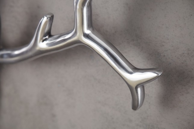Trophée mural design Tête de Cerf 90 cm en aluminium argenté