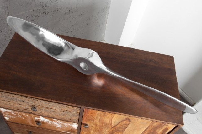 Objet décoratif design hélice coloris argenté en aluminium