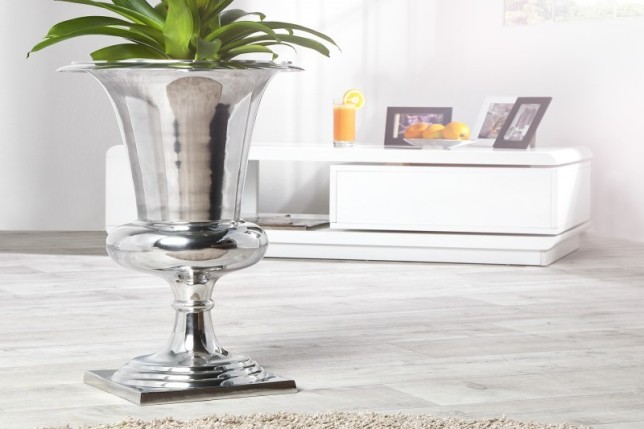 Vase design en aluminium de couleur argenté