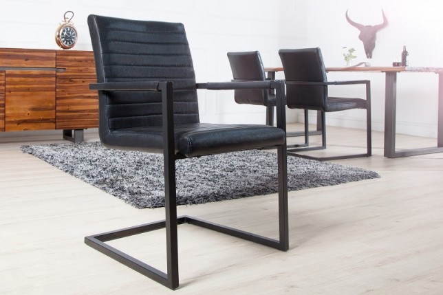 Lot de 4 chaises alliant simili cuir noir laqué et acier inoxydable
