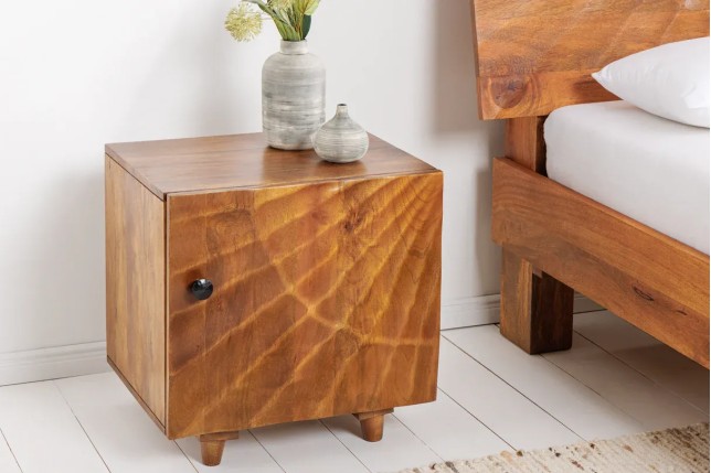 Table de chevet en bois massif de manguier – Design artisanal avec façade 3D sculptée