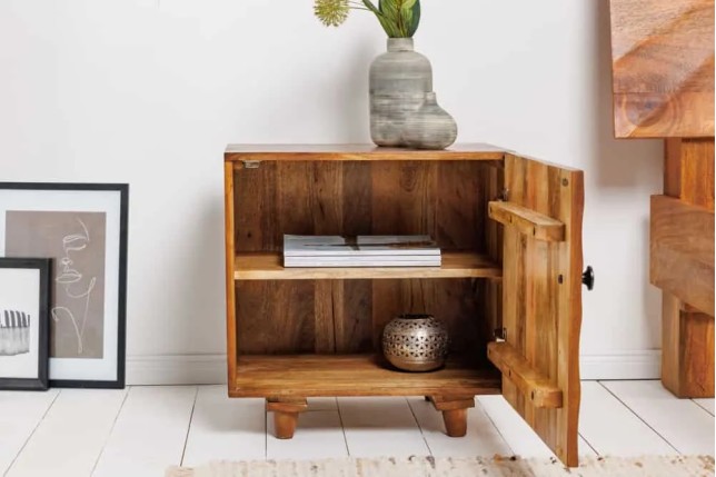 Table de chevet en bois massif de manguier – Design artisanal avec façade 3D sculptée