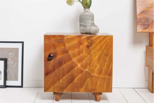 Table de chevet en bois massif de manguier – Design artisanal avec façade 3D sculptée