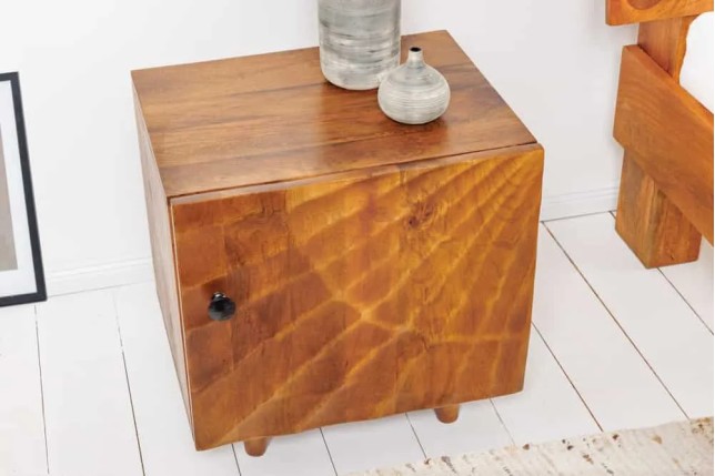 Table de chevet en bois massif de manguier – Design artisanal avec façade 3D sculptée