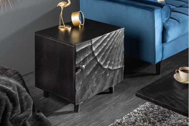 Table de Chevet SCORPION 50 cm – Bois massif de manguier noir avec façades sculptées 3D