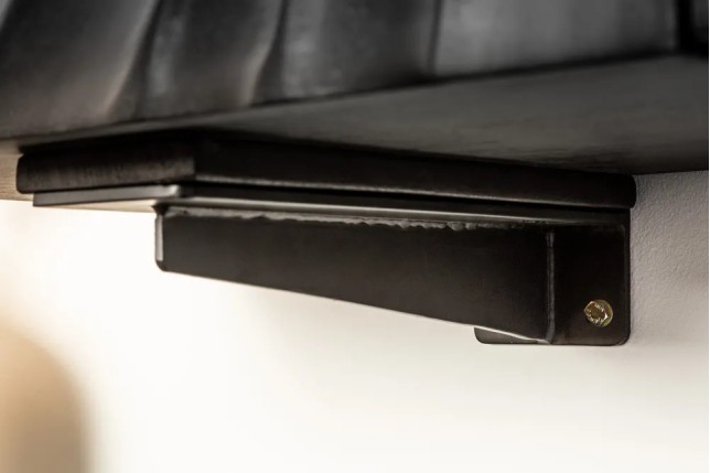 Meuble TV suspendu SCORPION 160 cm – Bois massif de manguier noir sculpté à la main, design moderne