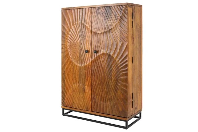 Meuble de bar SCORPION 141 cm – Bois massif de manguier brun sculpté, piètement noir, rangement pour bouteilles et verres
