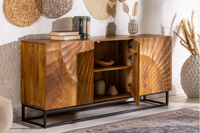 Buffet SCORPION 140 cm – Bois massif de manguier brun, piètement métal noir, façades sculptées 3D