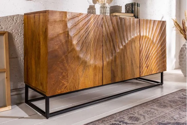 Buffet SCORPION 140 cm – Bois massif de manguier brun, piètement métal noir, façades sculptées 3D