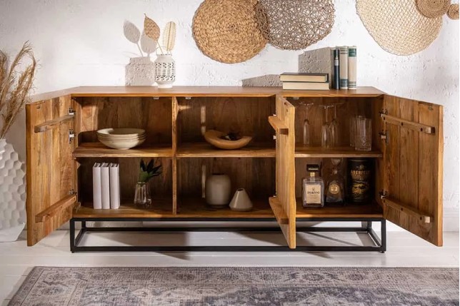 Buffet SCORPION 140 cm – Bois massif de manguier brun, piètement métal noir, façades sculptées 3D