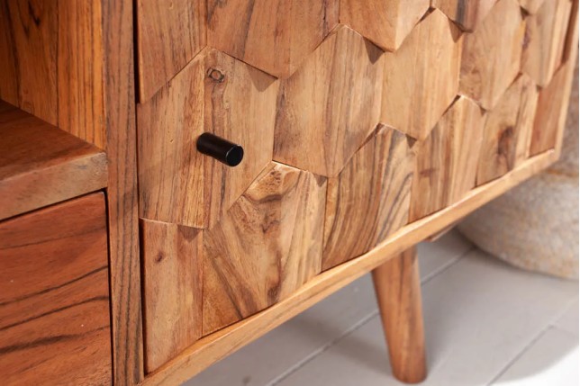 Meuble TV en bois massif d’acacia MYSTIC salon – 140 cm, finition naturelle avec surface 3D artisanale