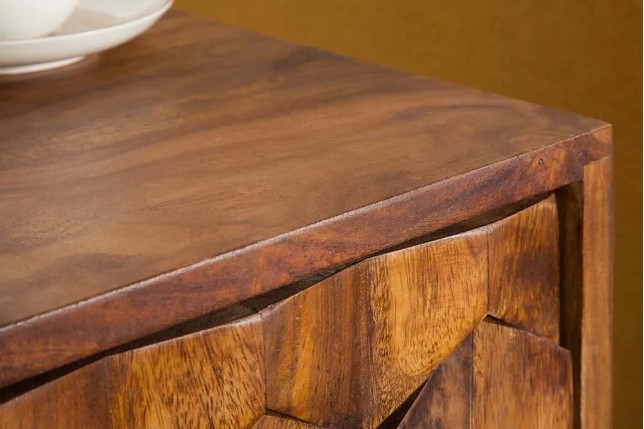 Table d’appoint / chevet en bois massif Sheesham MYSTIC LIVING – 60 cm, finition stone avec surface 3D artisanale