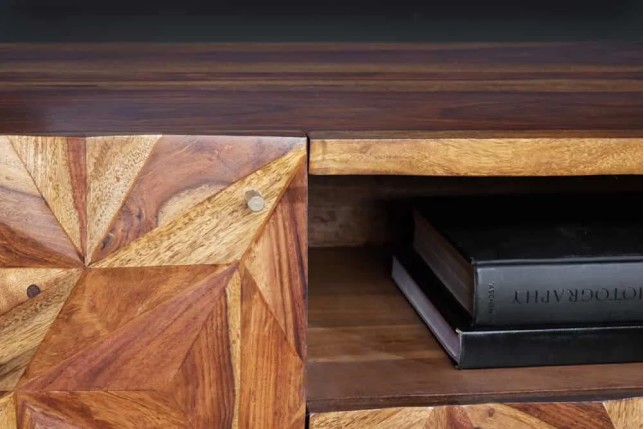 Meuble TV en bois massif Sheesham 160 cm – Design 3D artisanal & pieds doré mat