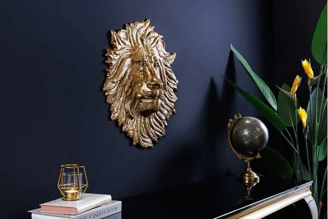 Décoration murale WILDLIFE LION 35 cm – Sculpture tête de lion dorée en métal, handmade