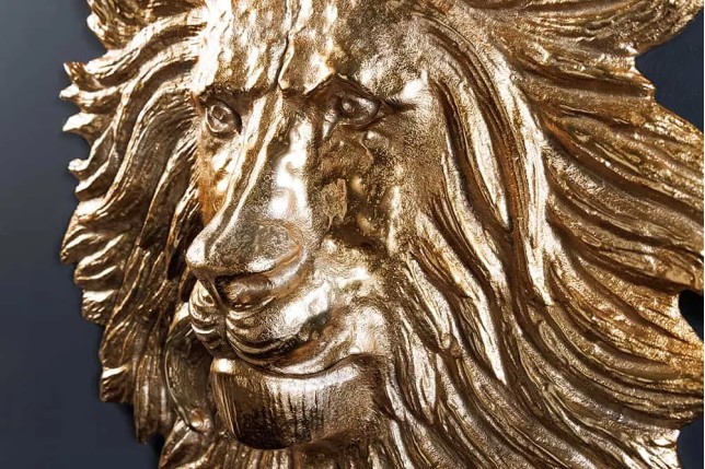 Décoration murale WILDLIFE LION 35 cm – Sculpture tête de lion dorée en métal, handmade