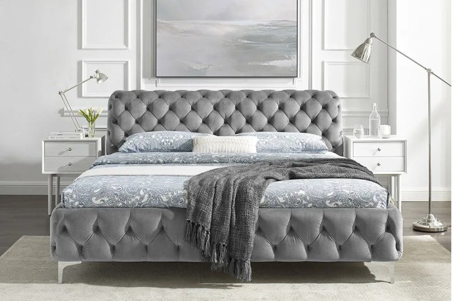 Lit double MODERN BAROCK 180x200 cm – Velours gris Chesterfield avec pieds argentés