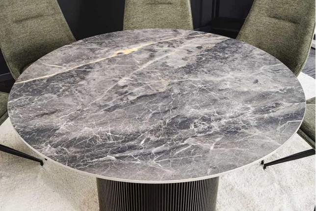 Table à manger ronde UNIQUE Ø120 cm – Plateau en céramique noire effet marbre & pied colonne