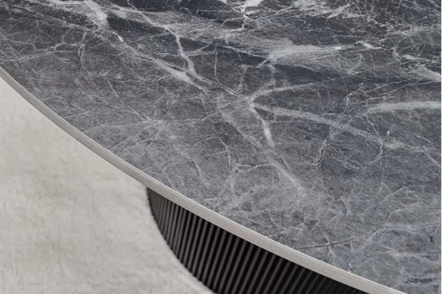 Table à manger ronde UNIQUE Ø120 cm – Plateau en céramique noire effet marbre & pied colonne