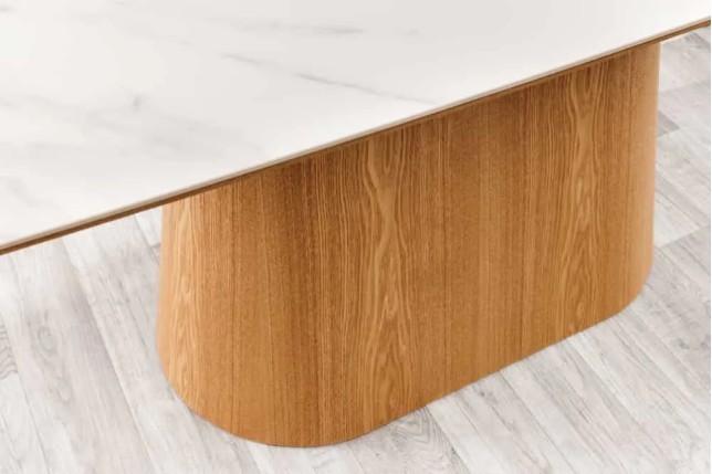 Table à manger design UNIQUE 200 cm – Plateau en céramique blanc effet marbre & pied colonne en chêne