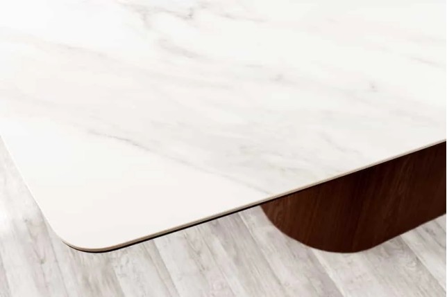 Table à manger design UNIQUE 200 cm – Plateau céramique blanc effet marbre & pied colonne noyer