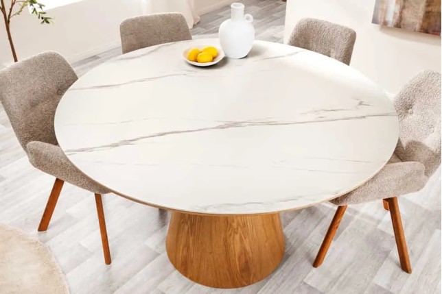 Table à manger ronde UNIQUE 120 cm – Plateau céramique blanc effet marbre & pied colonne en chêne naturel