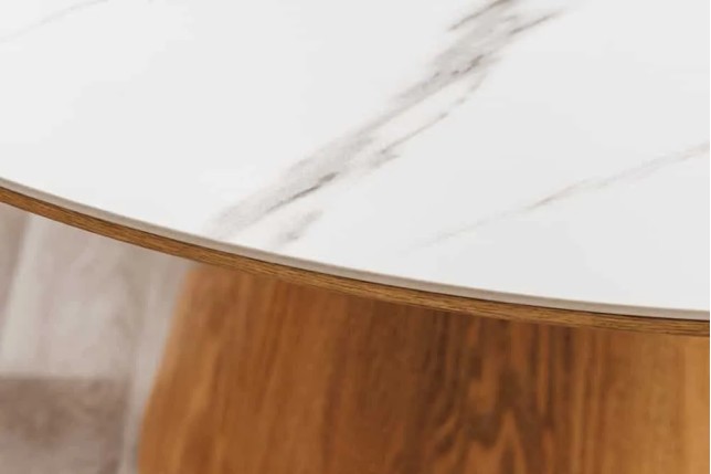 Table à manger ronde UNIQUE 120 cm – Plateau céramique blanc effet marbre & pied colonne en chêne naturel