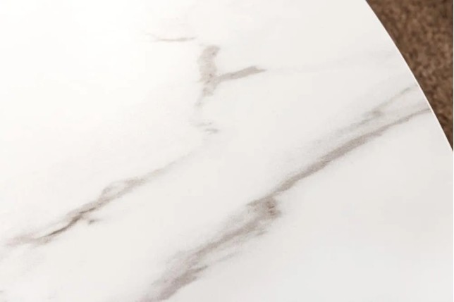 Table à manger ronde UNIQUE 120 cm – Plateau céramique blanc effet marbre & pied colonne en chêne naturel