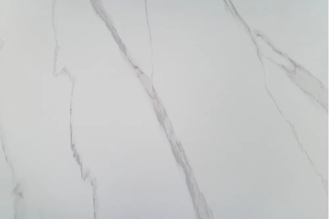 Table ronde en céramique blanche UNIQUE 120 cm – Design marbre & pied colonne élégant