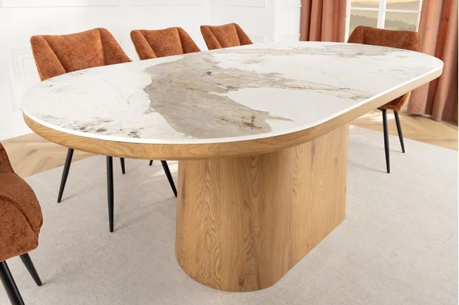 Table ovale en céramique blanche 200 cm – Design marbre & pied colonne en chêne