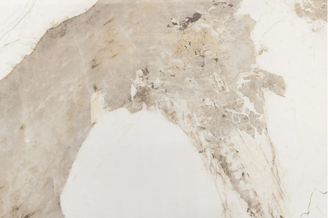 Table ovale en céramique blanche 200 cm – Design marbre & pied colonne en chêne