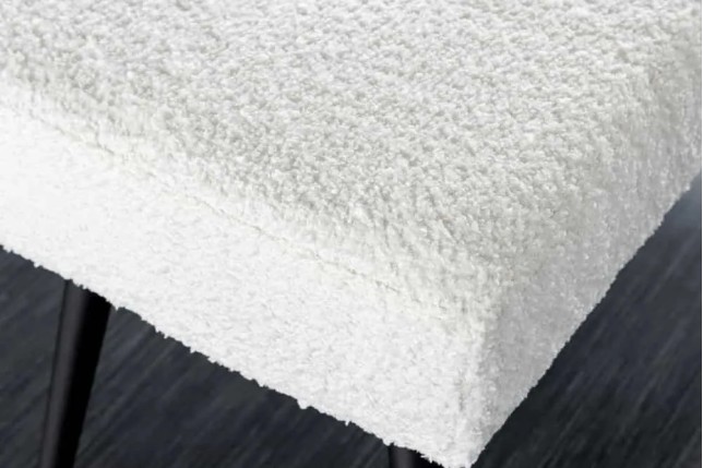Banquette design BOUTIQUE 100 cm – Assise en bouclé blanc et pieds en métal noir réglables
