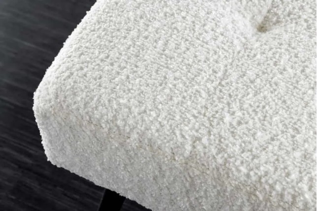 Banquette design BOUTIQUE 100 cm – Assise en bouclé blanc et pieds en métal noir réglables