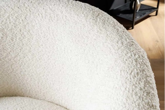 Fauteuil design ALPINE blanc – Fauteuil pivotant 360° en tissu bouclé avec accoudoirs