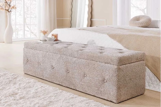 Banquette de lit Chesterfield EXTRAVAGANCIA 140 cm – Tissu bouclé champagner greige avec coffre de rangement intégré