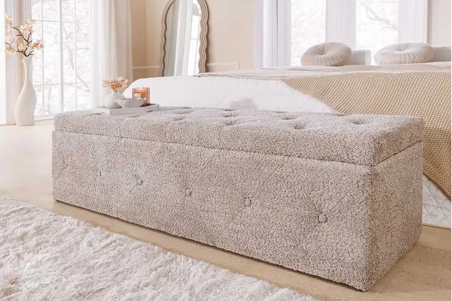 Banquette de lit Chesterfield EXTRAVAGANCIA 140 cm – Tissu bouclé champagner greige avec coffre de rangement intégré