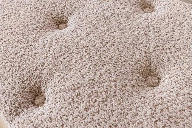 Banquette de lit Chesterfield EXTRAVAGANCIA 140 cm – Tissu bouclé champagner greige avec coffre de rangement intégré