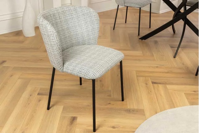 Chaise design LYON – Bouclé bleu à carreaux, pieds en métal noir au style rétro-moderne