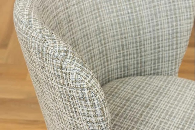 Chaise design LYON – Bouclé bleu à carreaux, pieds en métal noir au style rétro-moderne