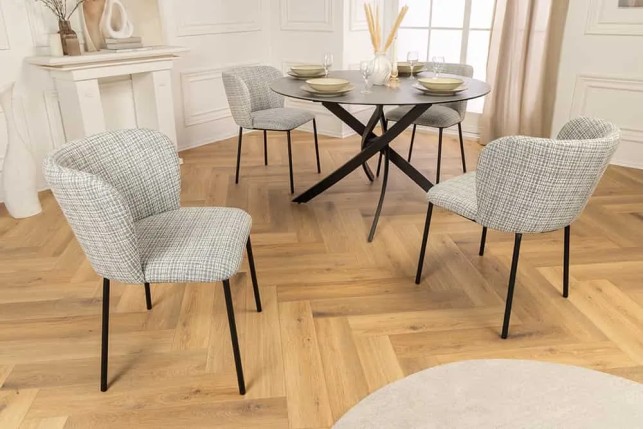 Chaise design LYON – Bouclé bleu à carreaux, pieds en métal noir au style rétro-moderne